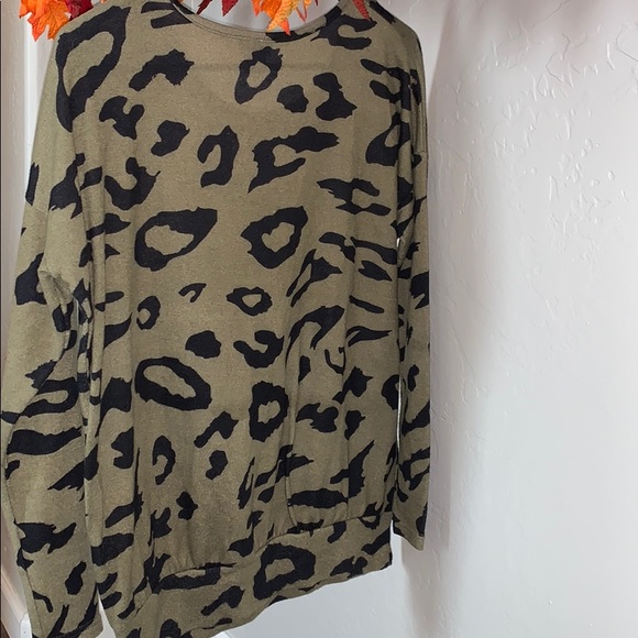 Leopard Sweater - Picture 2 of 4